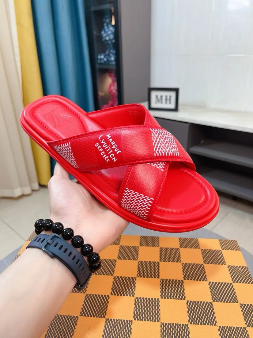 Men's shoes 💰340🌹🌹 (lv-Louis Vuitton) New men's slippers, high-end boutique, exquisite embossed logo decoration on the upper, fine workmanship, super soft soles, casual, loose and comfortable, a must-have in summer! \nsize：38-44